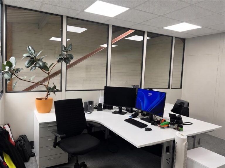 Büro über der Halle